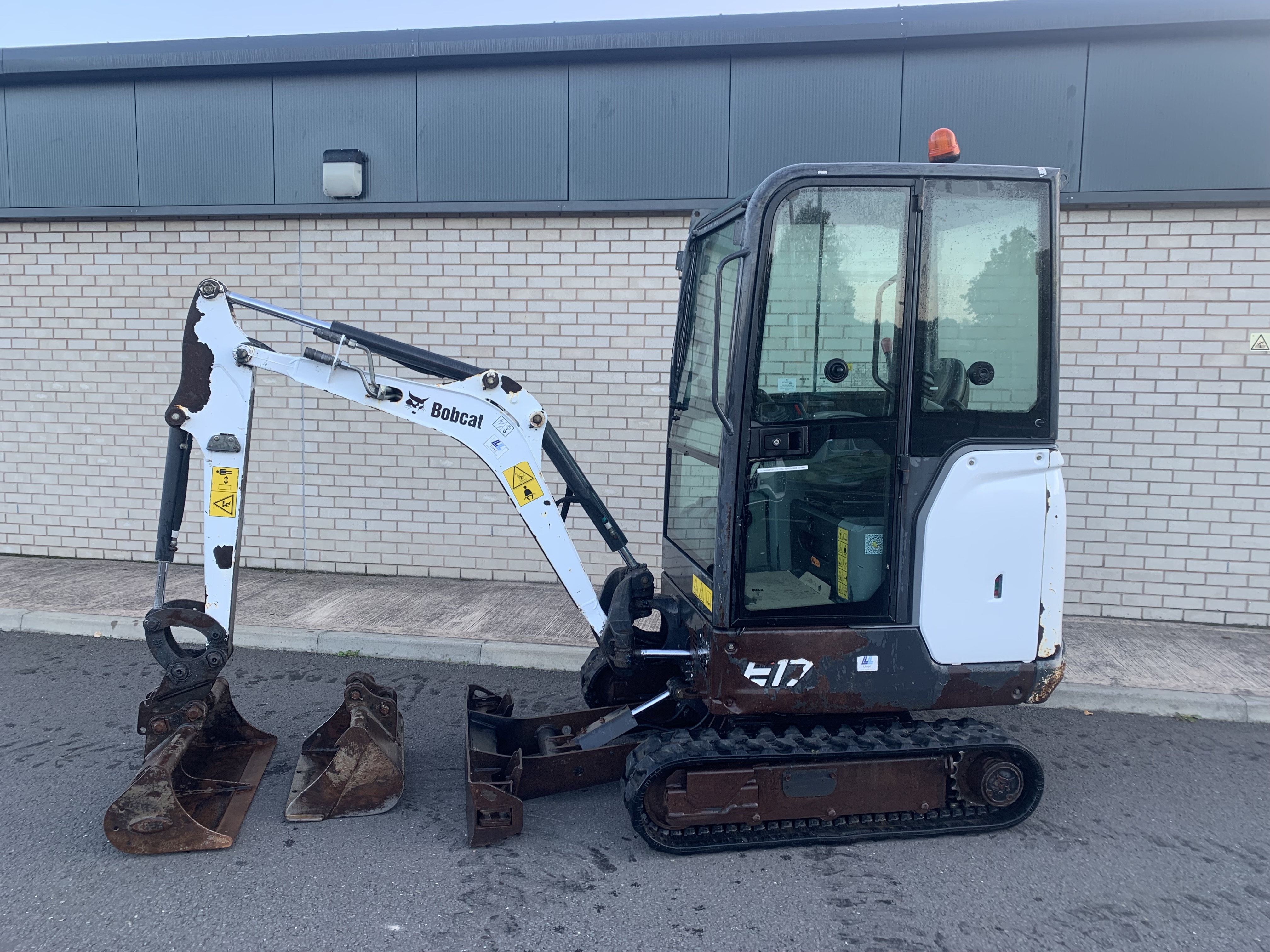 2016 Bobcat E17