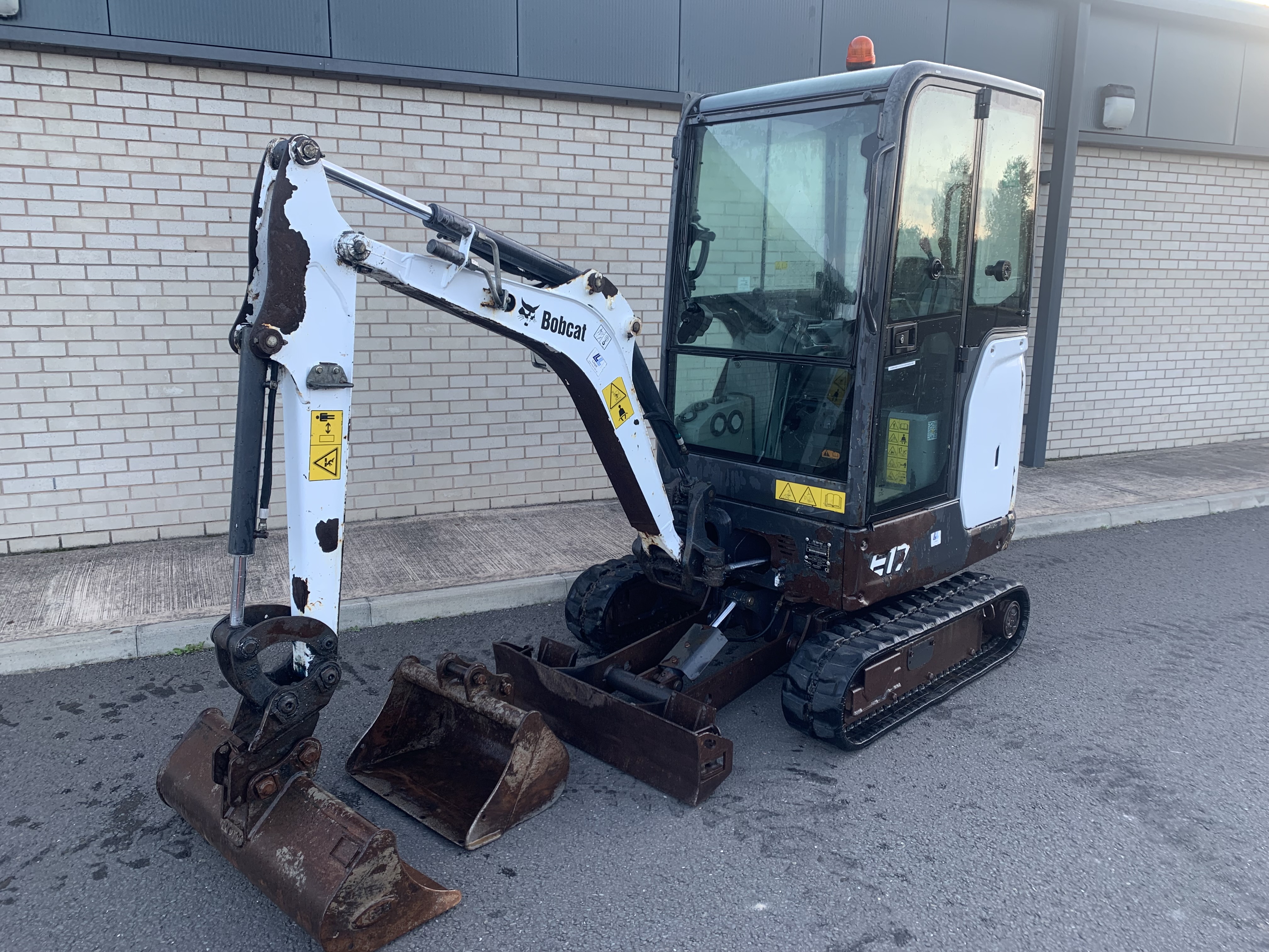 2016 Bobcat E17
