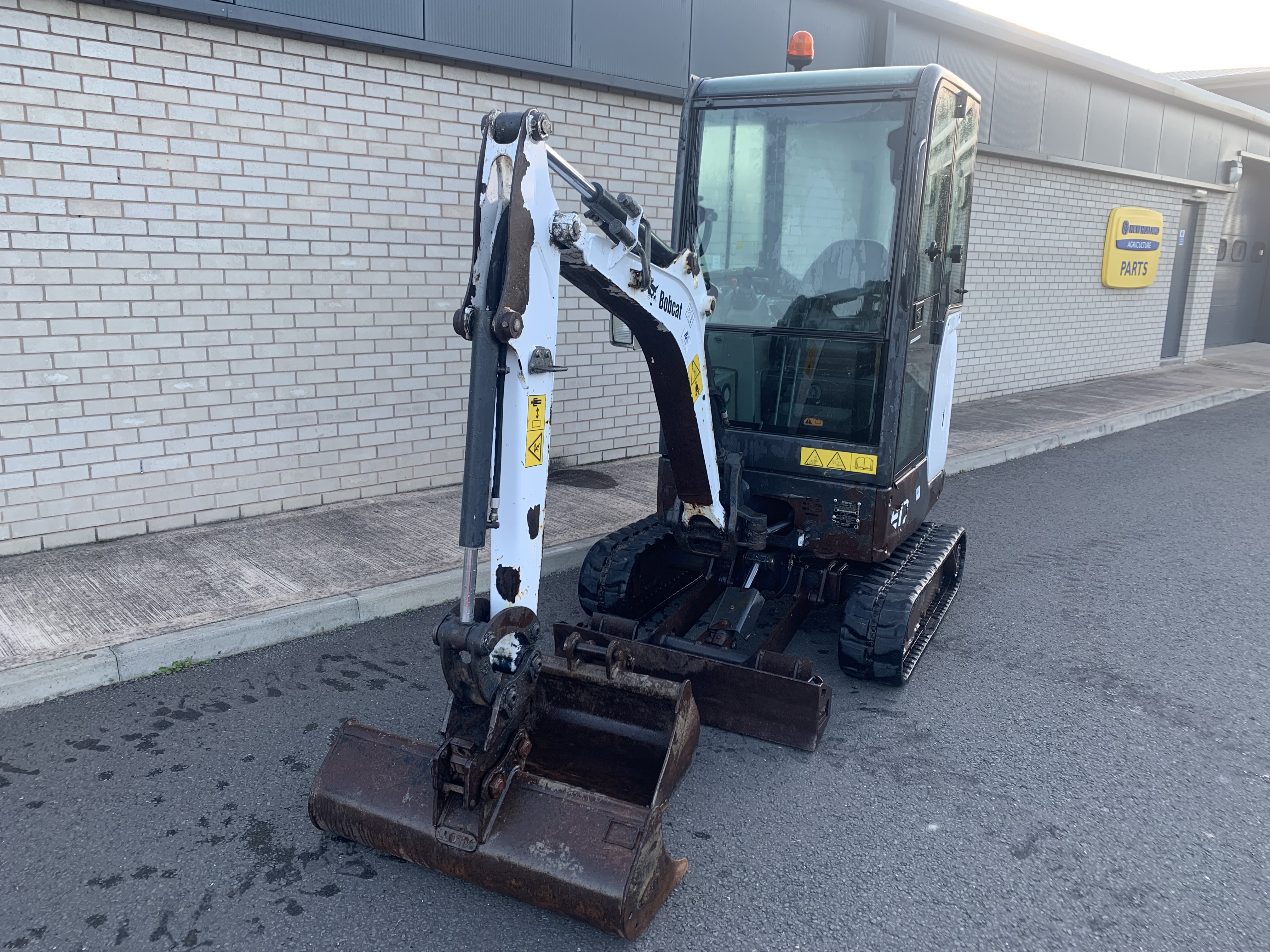 2016 Bobcat E17