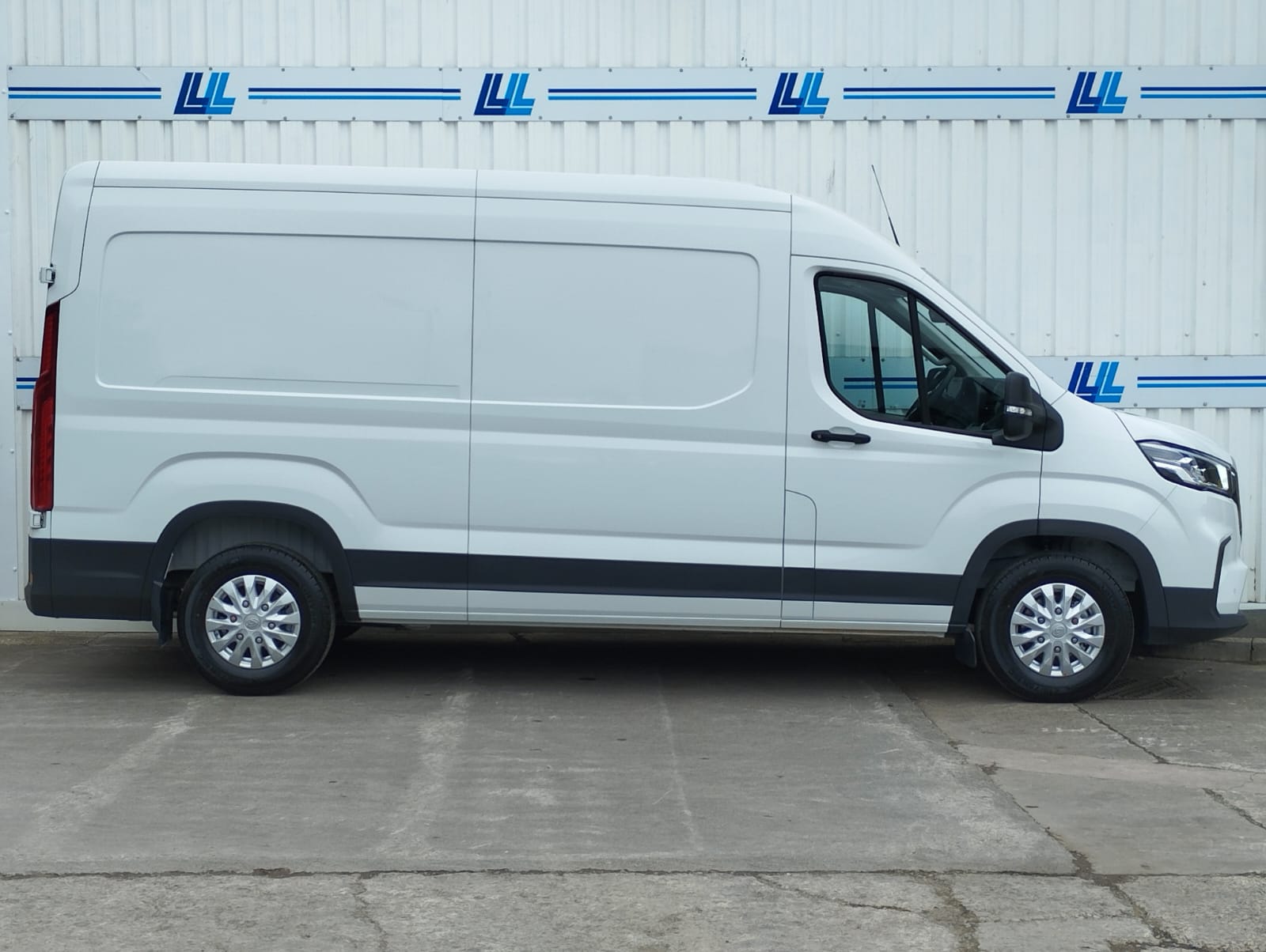 2025 Maxus Deliver 9 LUX FWD