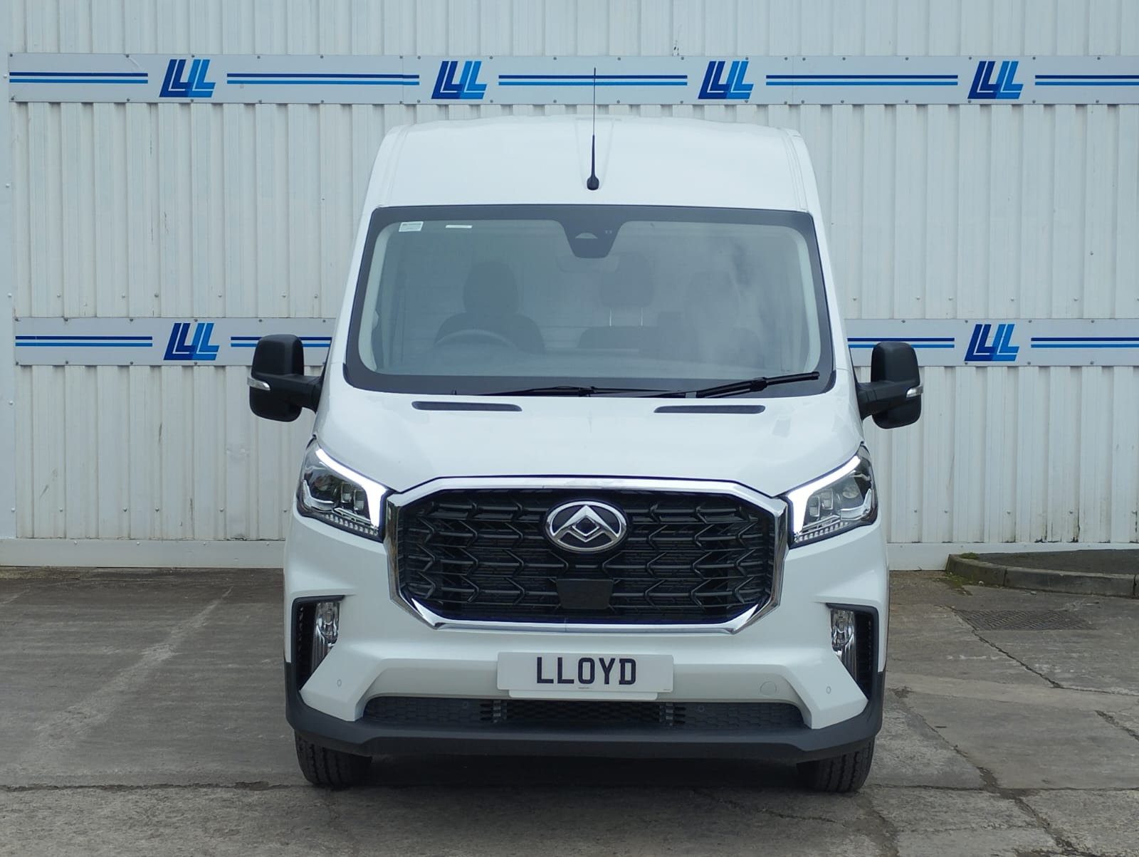 2025 Maxus Deliver 9 LUX FWD