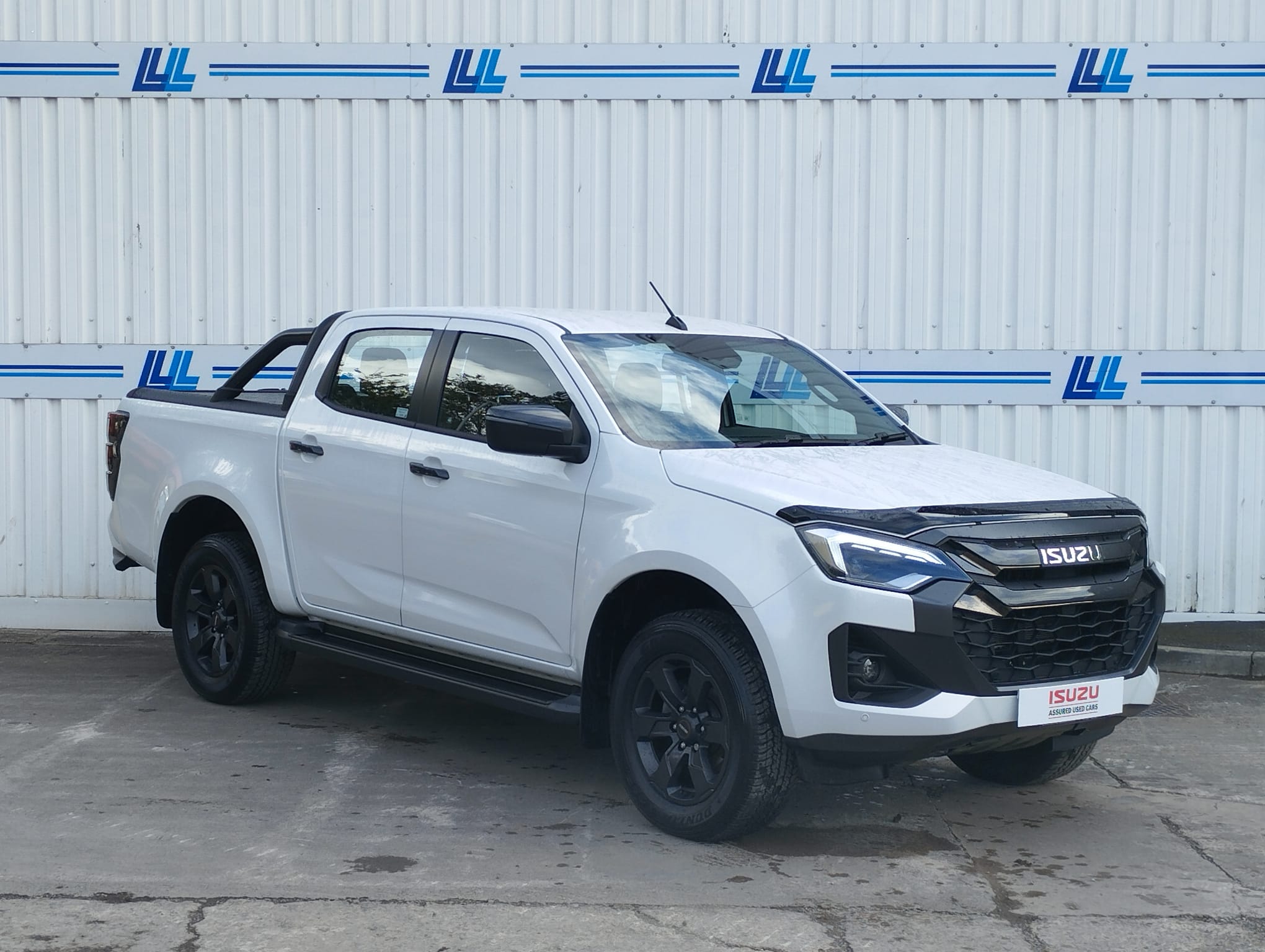 2025 Isuzu V-Cross