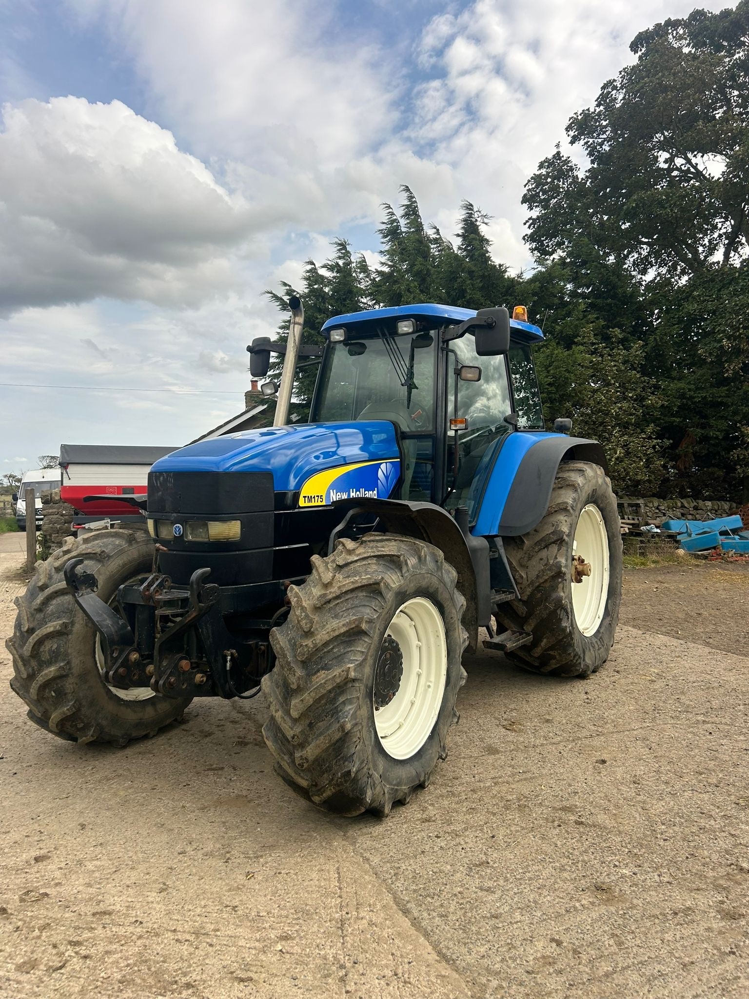 New Holland TM175