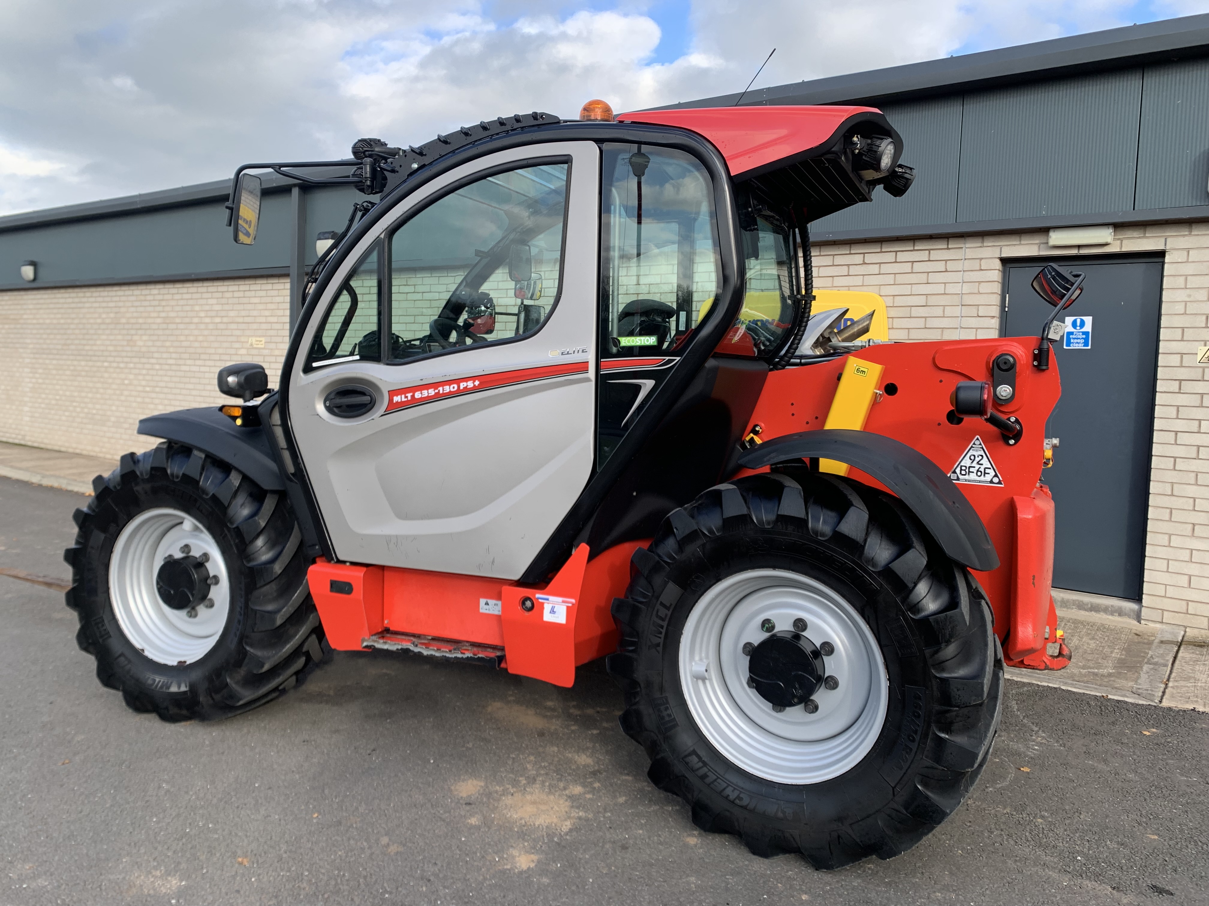 2022 Manitou MLT 635 Elite