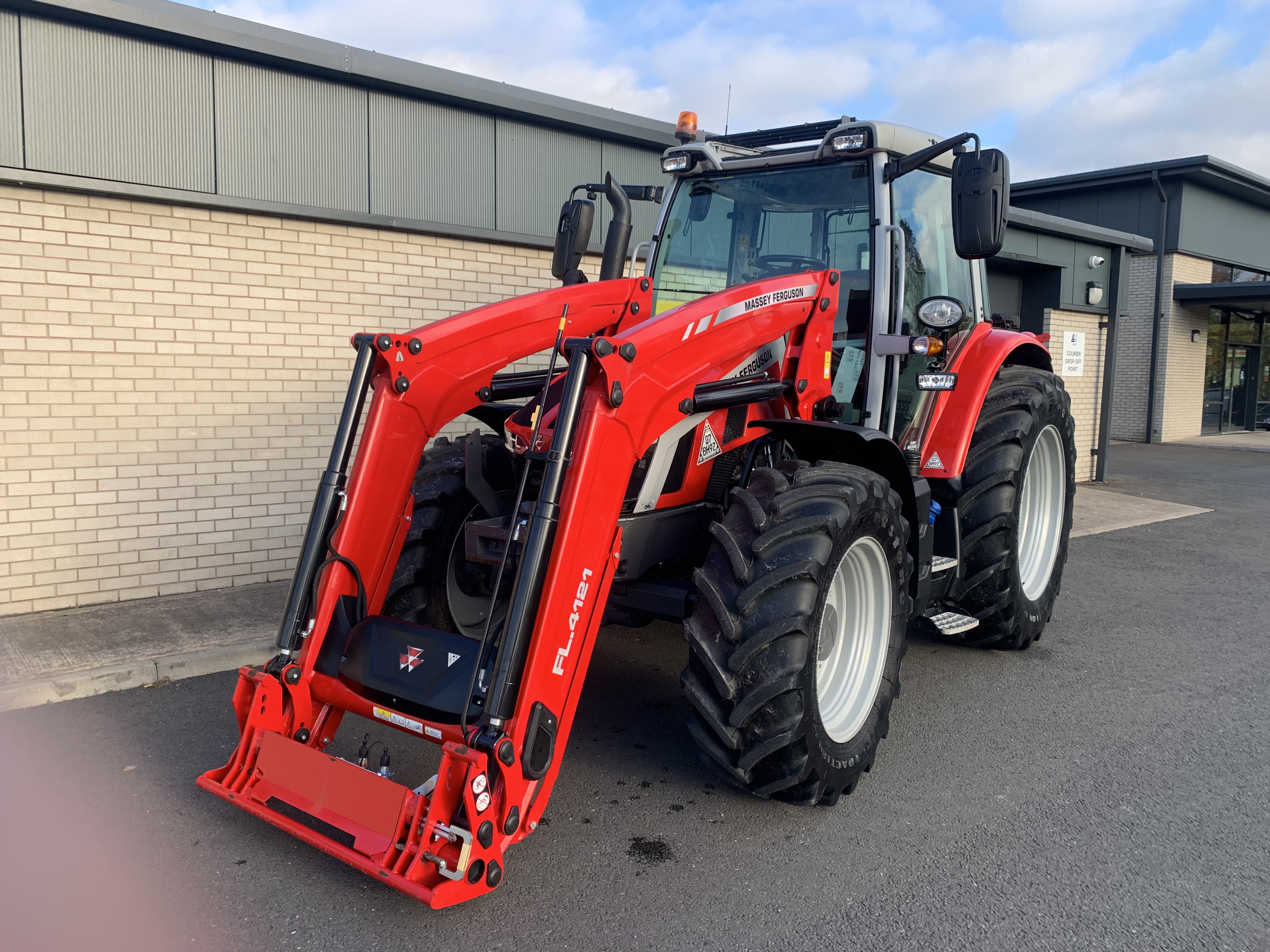 2023 Massey Ferguson 5s135
