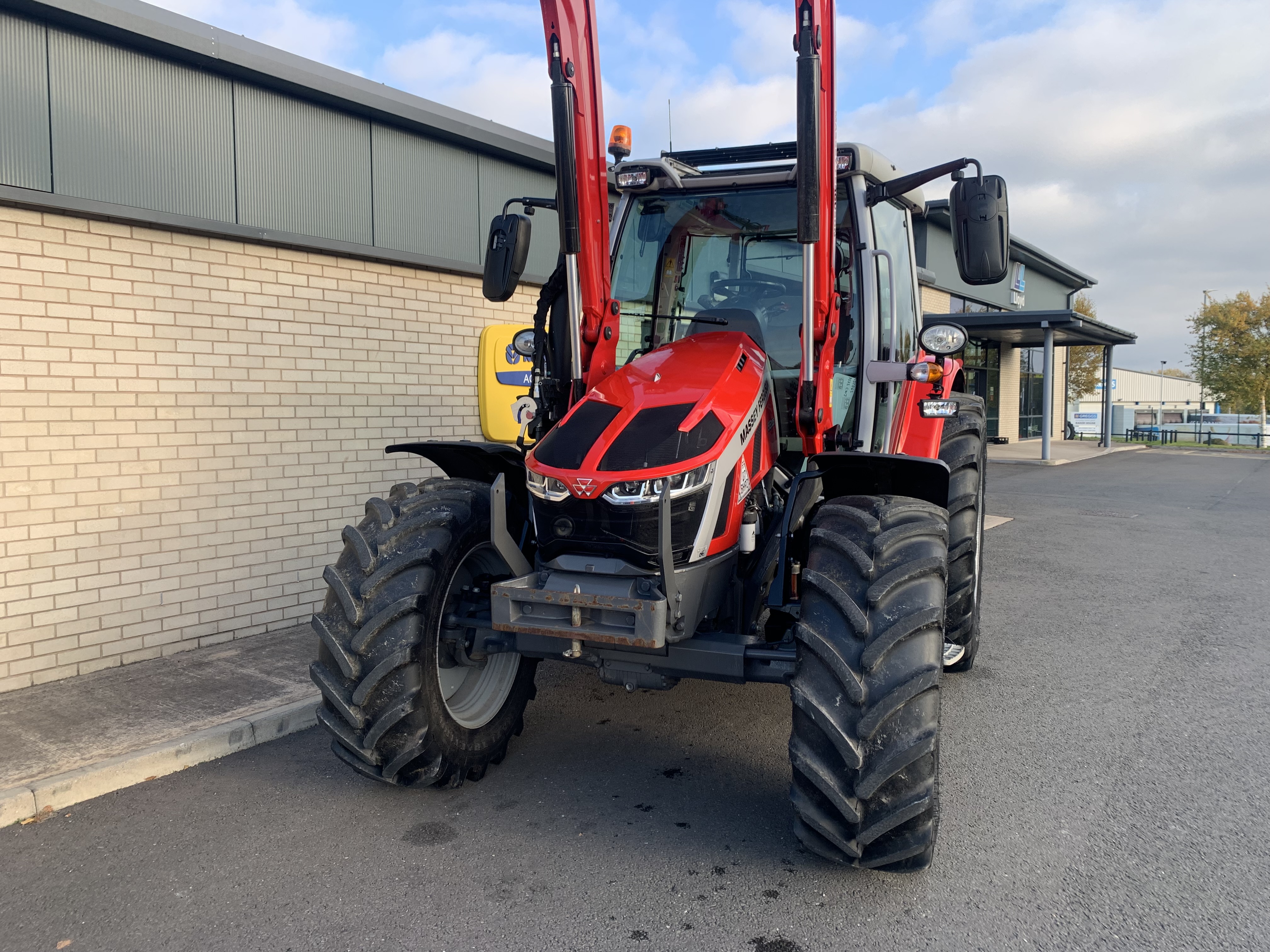 2023 Massey Ferguson 5s135