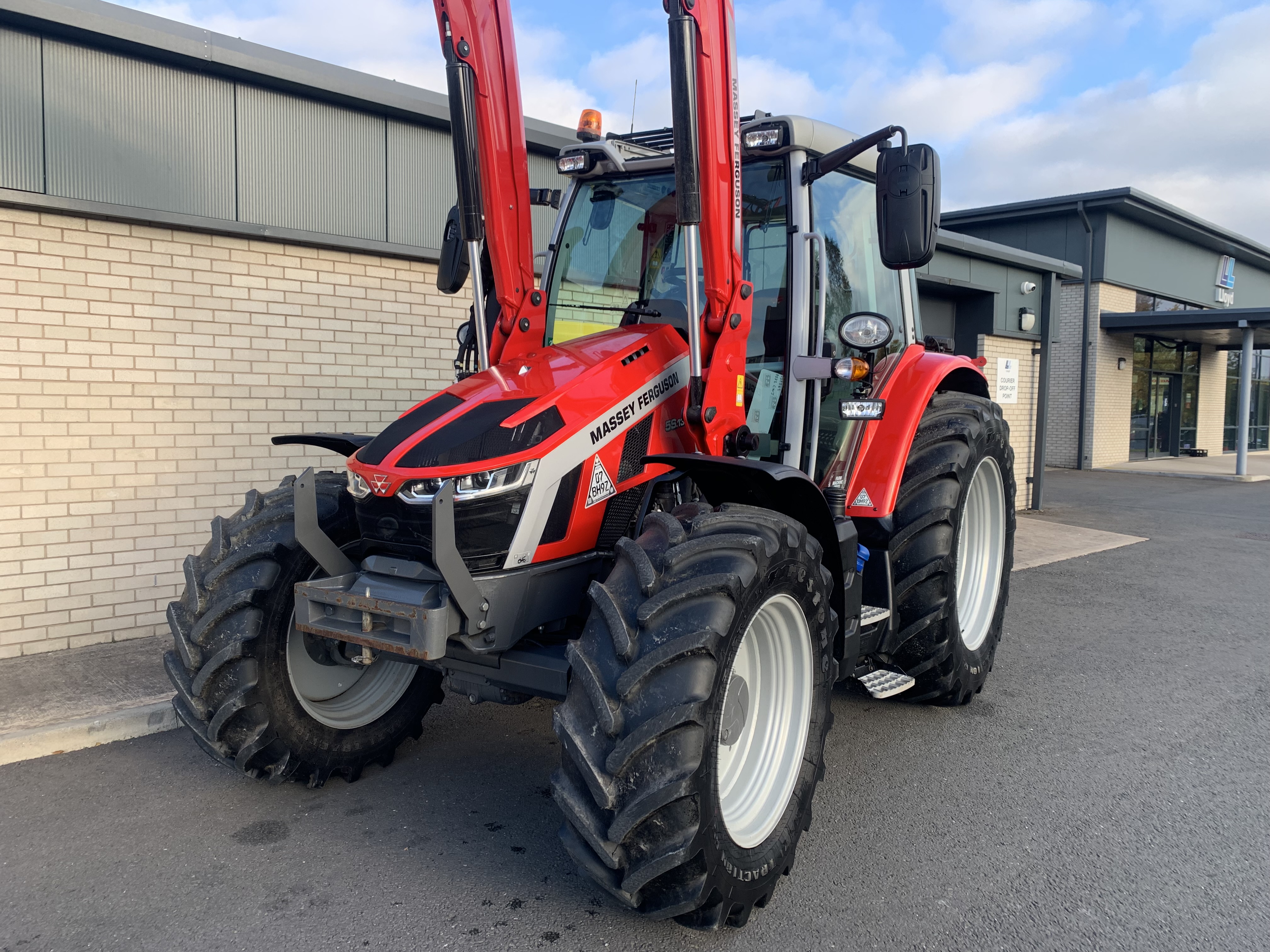 2023 Massey Ferguson 5s135