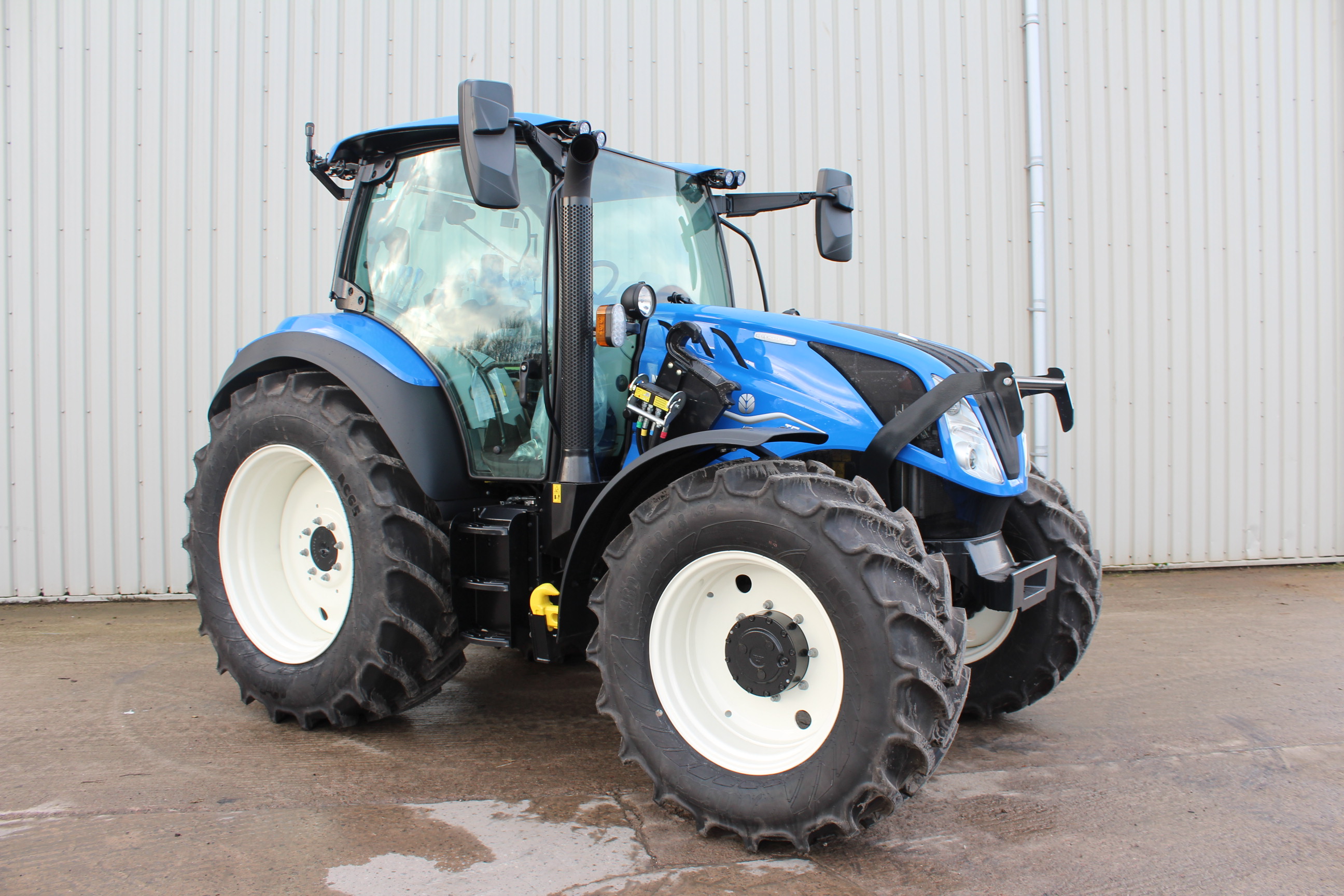 New Holland  T5.140