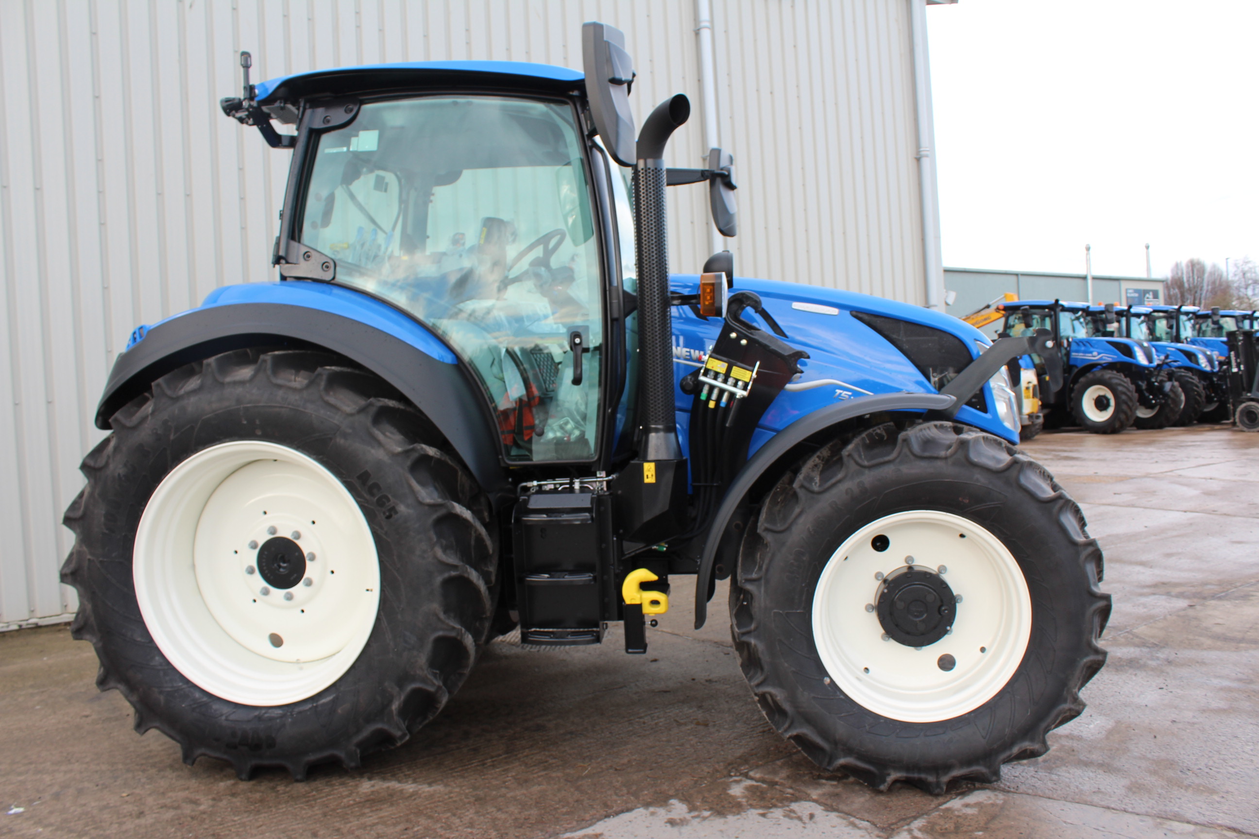 New Holland  T5.140